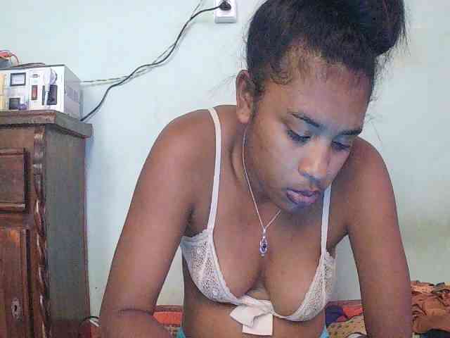 TriciaBella webcam