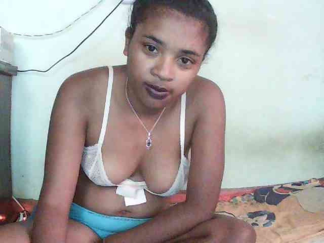 TriciaBella webcam