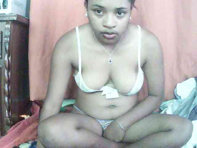 TriciaBella webcam