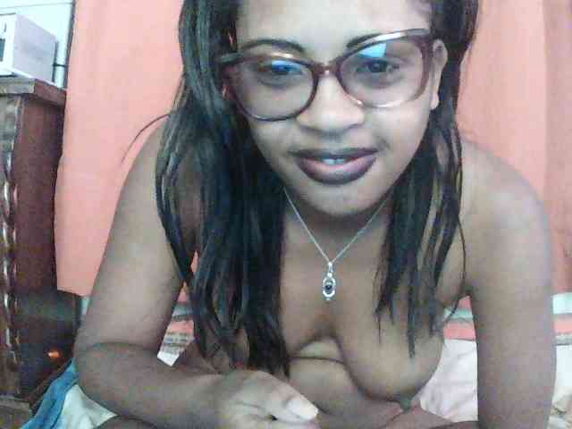 TriciaBella webcam