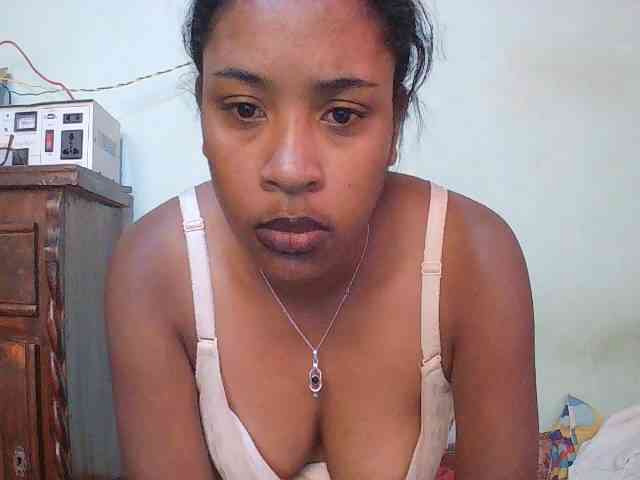 TriciaBella webcam