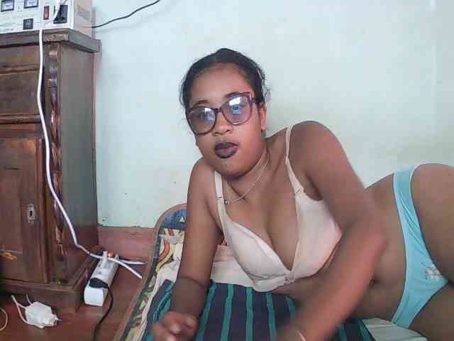 TriciaBella webcam