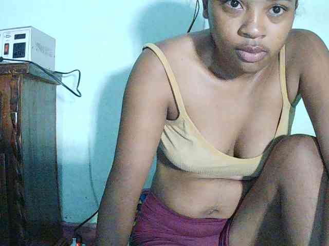 TriciaBella webcam