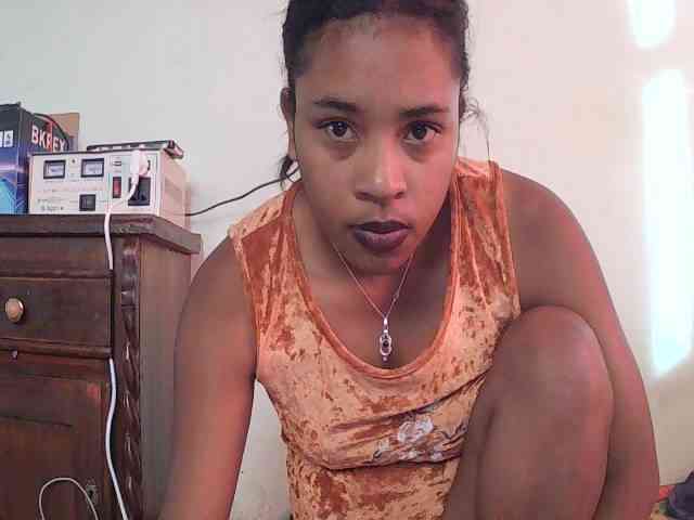 TriciaBella webcam