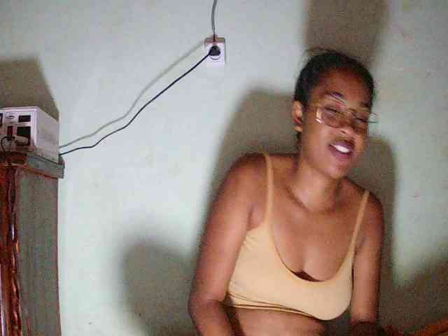 TriciaBella webcam