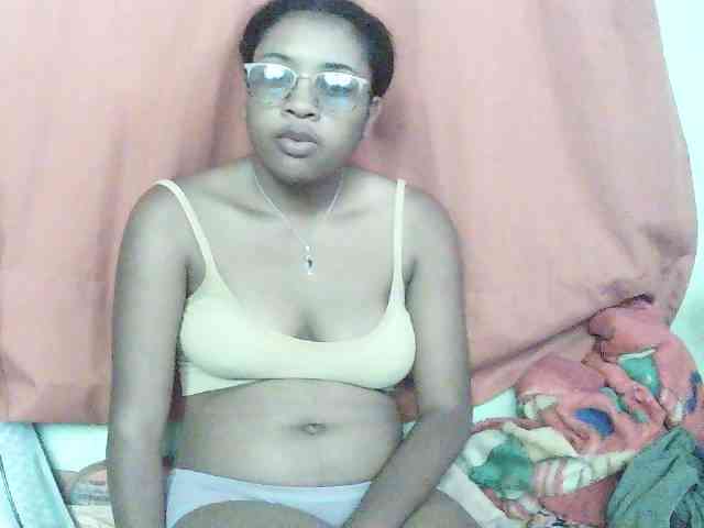 TriciaBella webcam