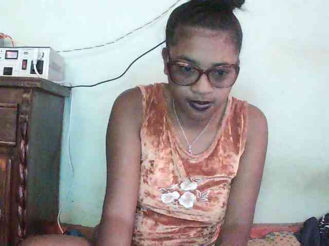 TriciaBella webcam