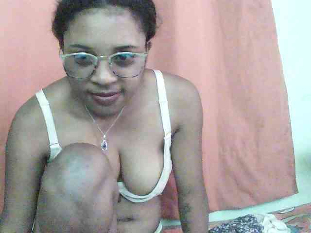 TriciaBella webcam