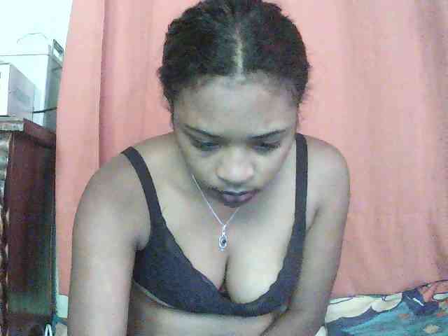 TriciaBella webcam