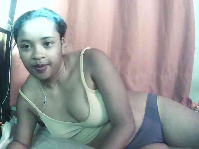 TriciaBella webcam