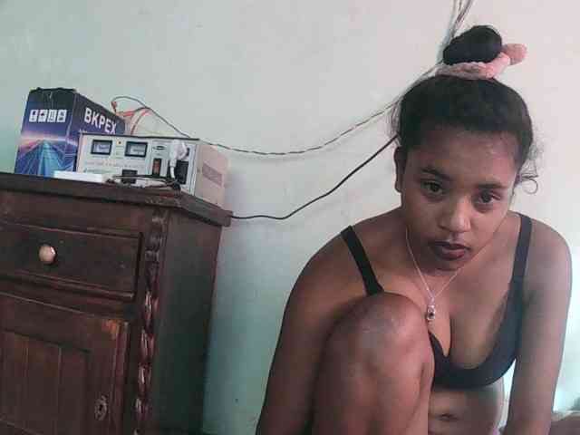 TriciaBella webcam