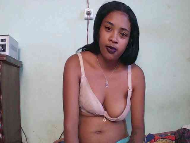 TriciaBella webcam