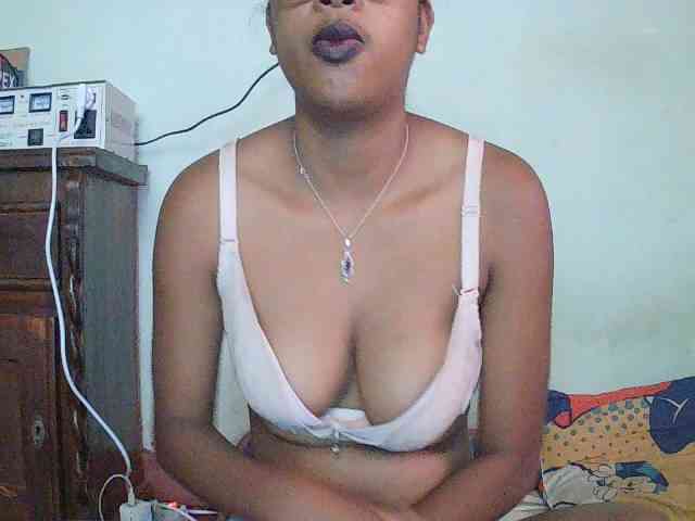 TriciaBella webcam