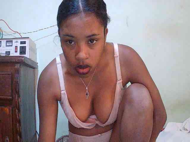 TriciaBella webcam