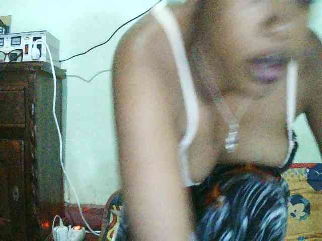 TriciaBella webcam