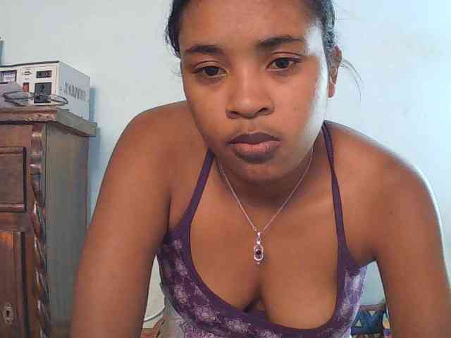TriciaBella webcam