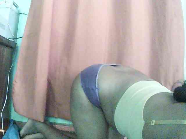 TriciaBella webcam