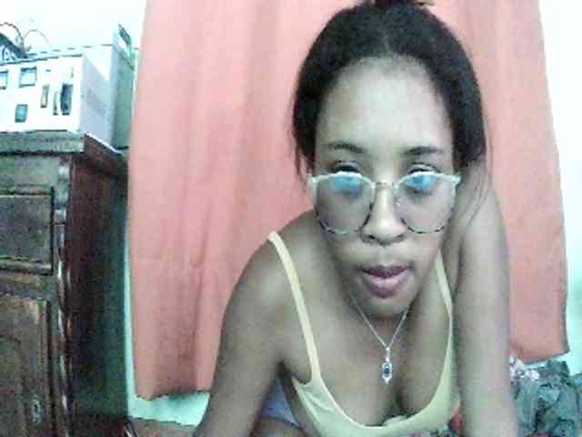 TriciaBella webcam