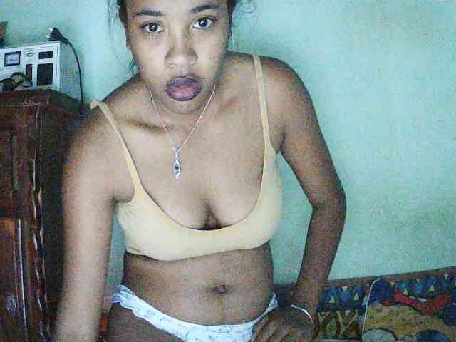 TriciaBella webcam