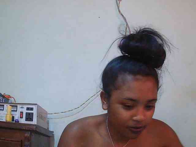 TriciaBella webcam