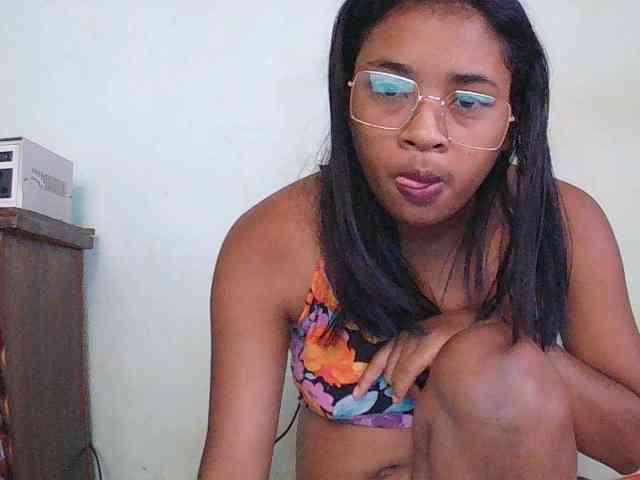TriciaBella webcam