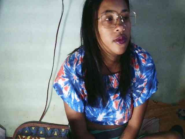 TriciaBella webcam