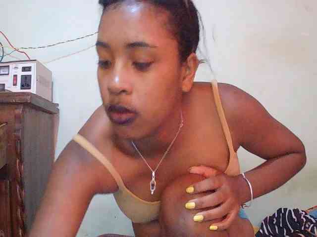 TriciaBella webcam