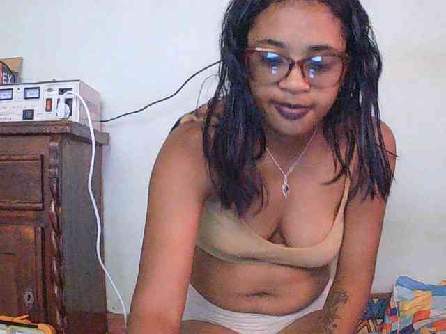 TriciaBella webcam