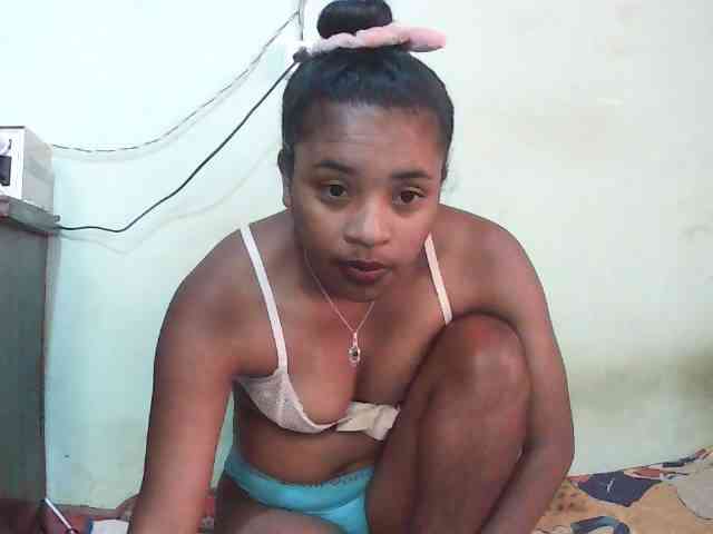 TriciaBella webcam