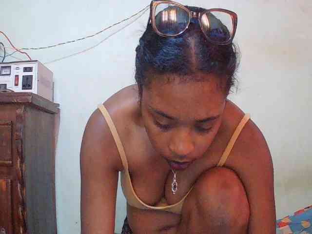 TriciaBella webcam