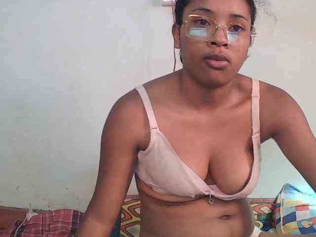 TriciaBella webcam
