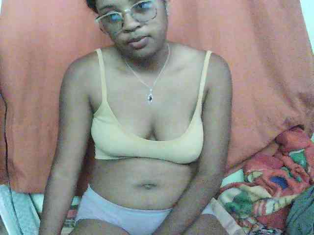 TriciaBella webcam