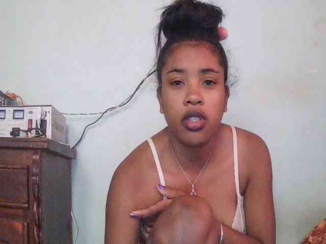 TriciaBella webcam