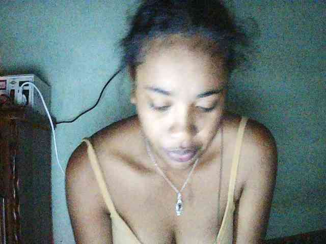 TriciaBella webcam