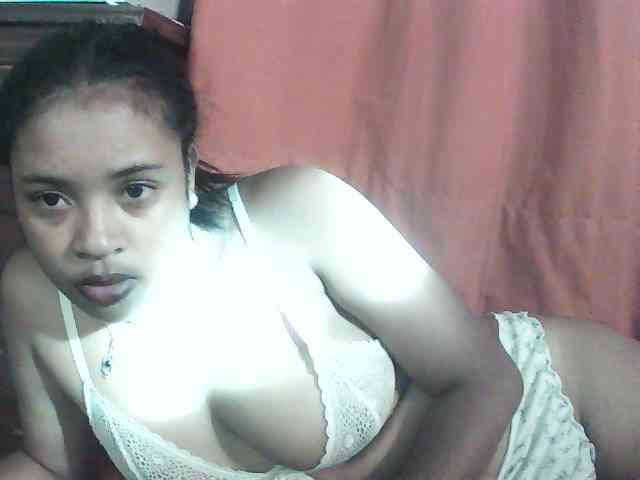 TriciaBella webcam