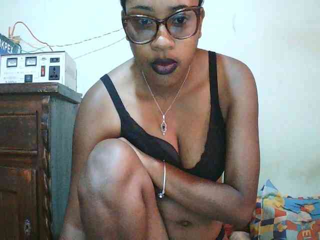 TriciaBella webcam