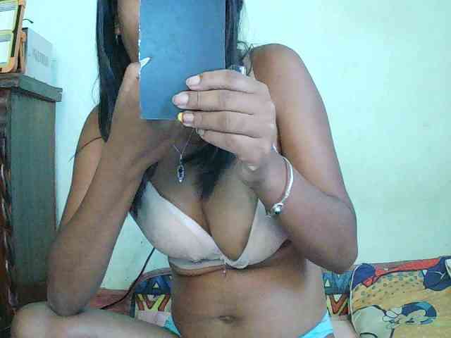 TriciaBella webcam