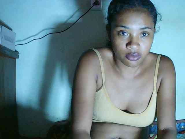TriciaBella webcam