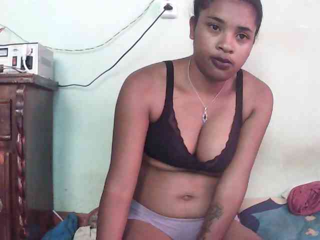 TriciaBella webcam