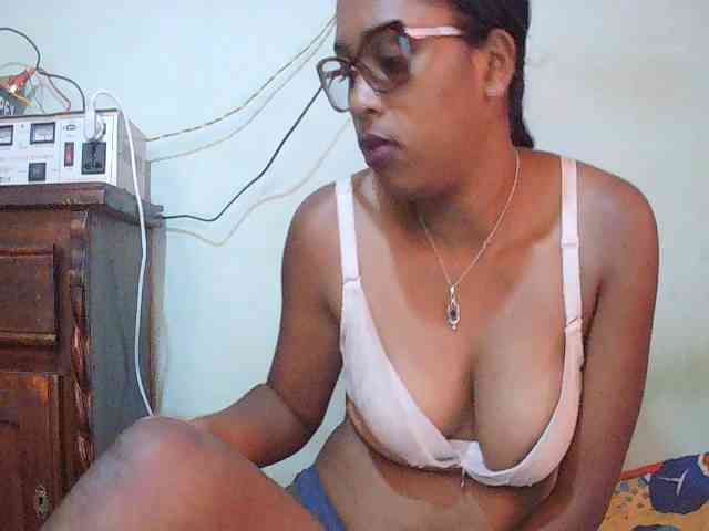 TriciaBella webcam