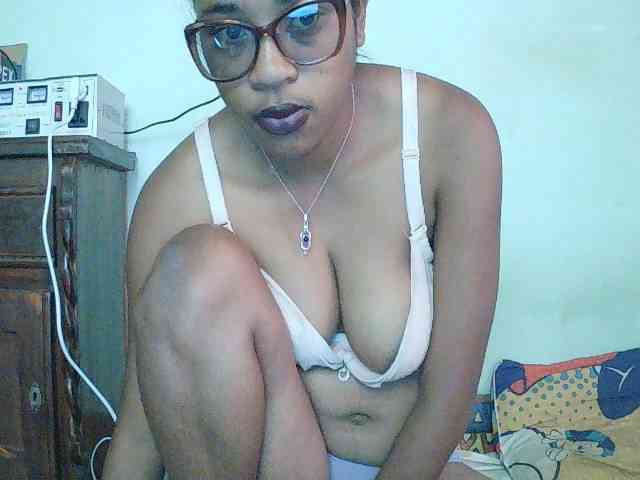 TriciaBella webcam