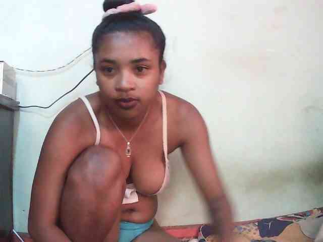 TriciaBella webcam
