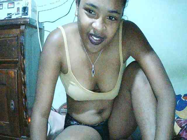 TriciaBella webcam