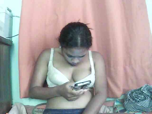 TriciaBella webcam