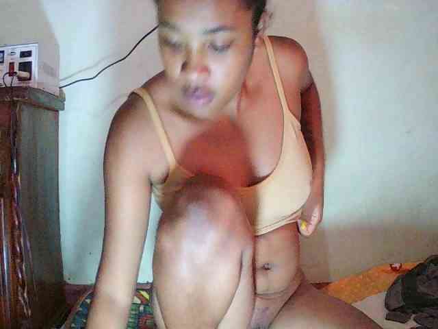 TriciaBella webcam