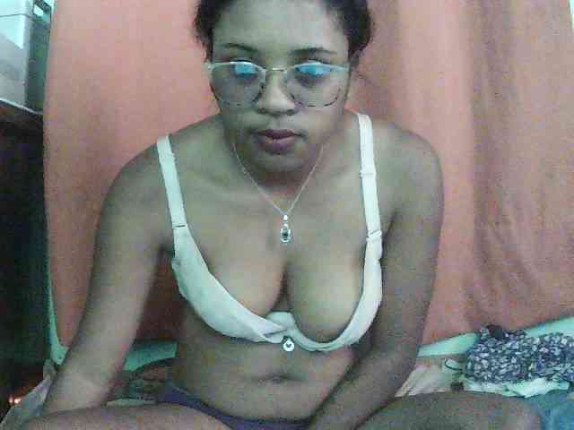 TriciaBella webcam