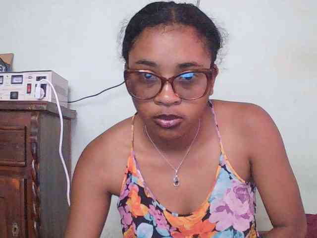 TriciaBella webcam