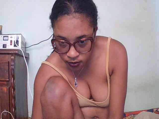TriciaBella webcam