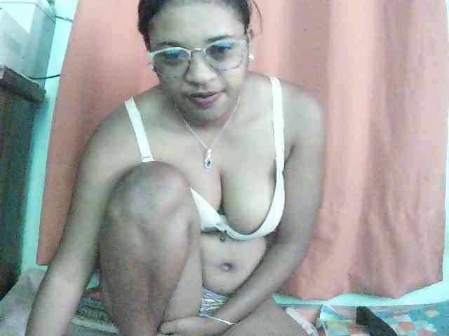 TriciaBella webcam