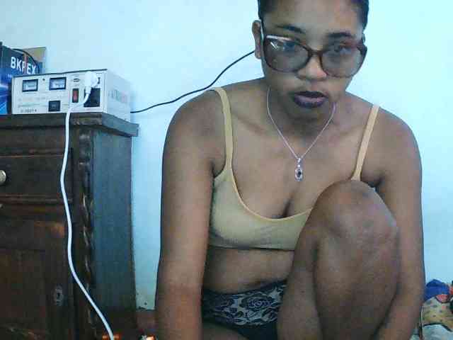 TriciaBella webcam